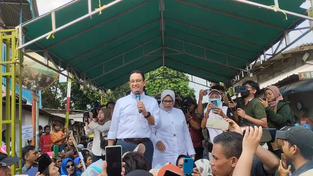Calon presiden (capres) nomor urut satu Anies Baswedan  di Kampung Tanah Merah, Koja, Jakarta Pusat, Selasa (28/11/2023) (Liputan6.com/Winda Nelfira)