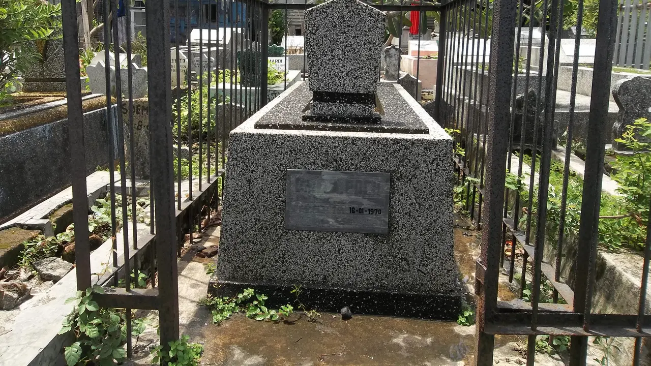 makam yang diduga makam hitler