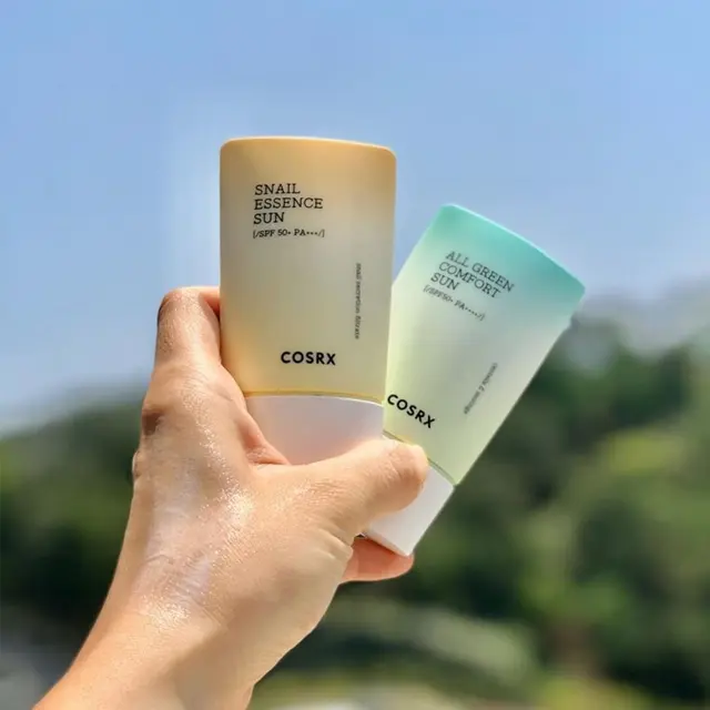Shield Fit All Green Comfort Sun SPF 50+ / PA+++ dan Shield Fit Snail Essence Sun SPF 50+ / PA+++.