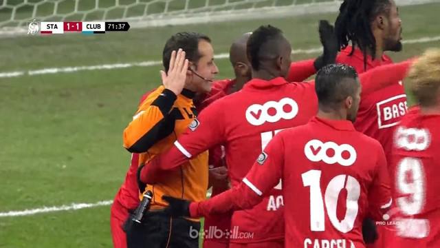 Standard Liege dan pemimpin klasemen sementara Liga Belgia, Club Brugge harus puas bermain imbang 1-1. Standard unggul lebih dulu ...