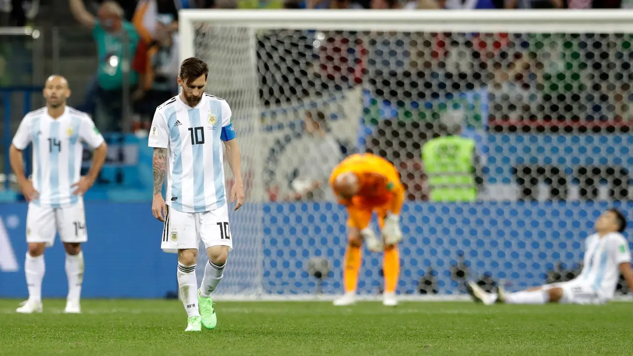 Lionel Messi Tertunduk Lesu