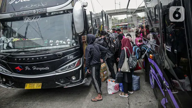 FOTO: Sebagian Pemudik Pulang Kampung Lebih Awal Hindari Puncak Arus MudikFOTO: Sebagian Pemudik Pulang Kampung Lebih Awal Hindari Puncak Arus Mudik