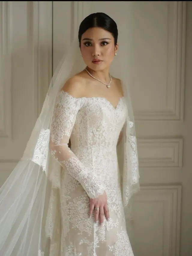 8 Potret Pemberkatan Valencia Tanoe Istri Kevin Sanjaya Dibalut Gaun Klasik, Menawan Bak Bangsawan Eropa