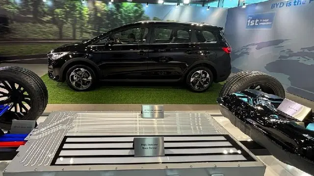 Meluncur di Indonesia, Begini Teknologi PHEV di BYD M6 DM (Arief A/Liputan6.com)