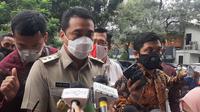 Wakil Gubernur DKI Jakarta Ahmad Riza Patria saat di Polda Metro Jaya, untuk memberikan klarifikasi soal acara Rizieq Shihab, Senin (23/11/2020). (Liputan6.com/Yopi Makdori)