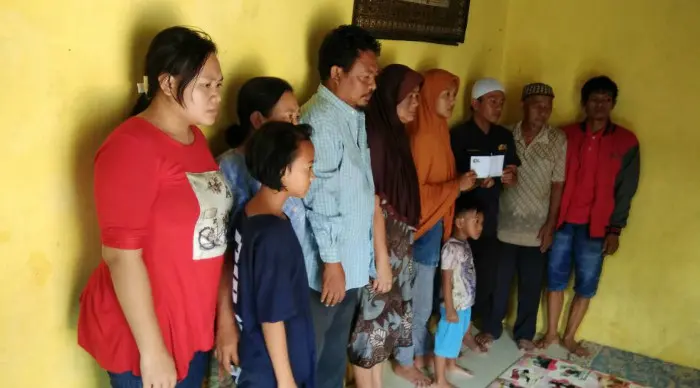 Keluarga Joya, pria dibakar hidup-hidup di Bekasi. (Liputan6.com/Fernando Purba)