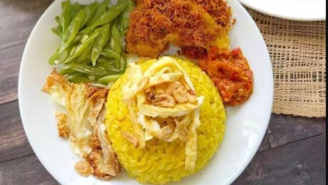 Nasi Kuning Tanpa Santan