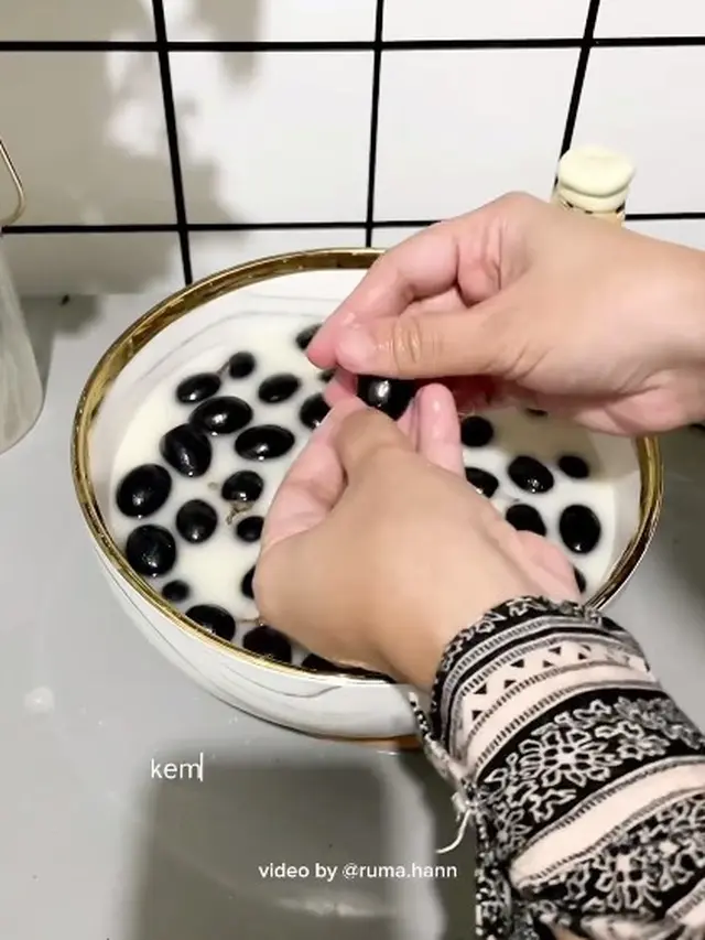 Modal 2 Bahan Dapur, Ini Trik Bersihkan Pestiisda pada Anggur Tanpa Soda Kue