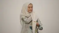 Tutorial hijab voal basic scarf untuk tampilan sehari-hari. (dok. tangkapan layar Vidio DreamID)