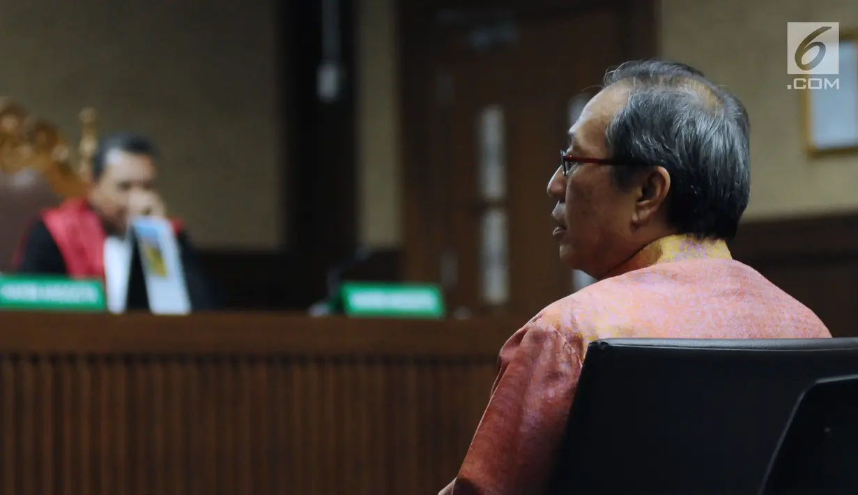 Pengusaha, Made Oka Masagung memberi kesaksian pada sidang lanjutan dugaan korupsi proyek e-KTP dengan terdakwa Setya Novanto di Pengadilan Tipikor, Jakarta, Rabu (14/3). (Liputan6.com/Helmi Fithriansyah)