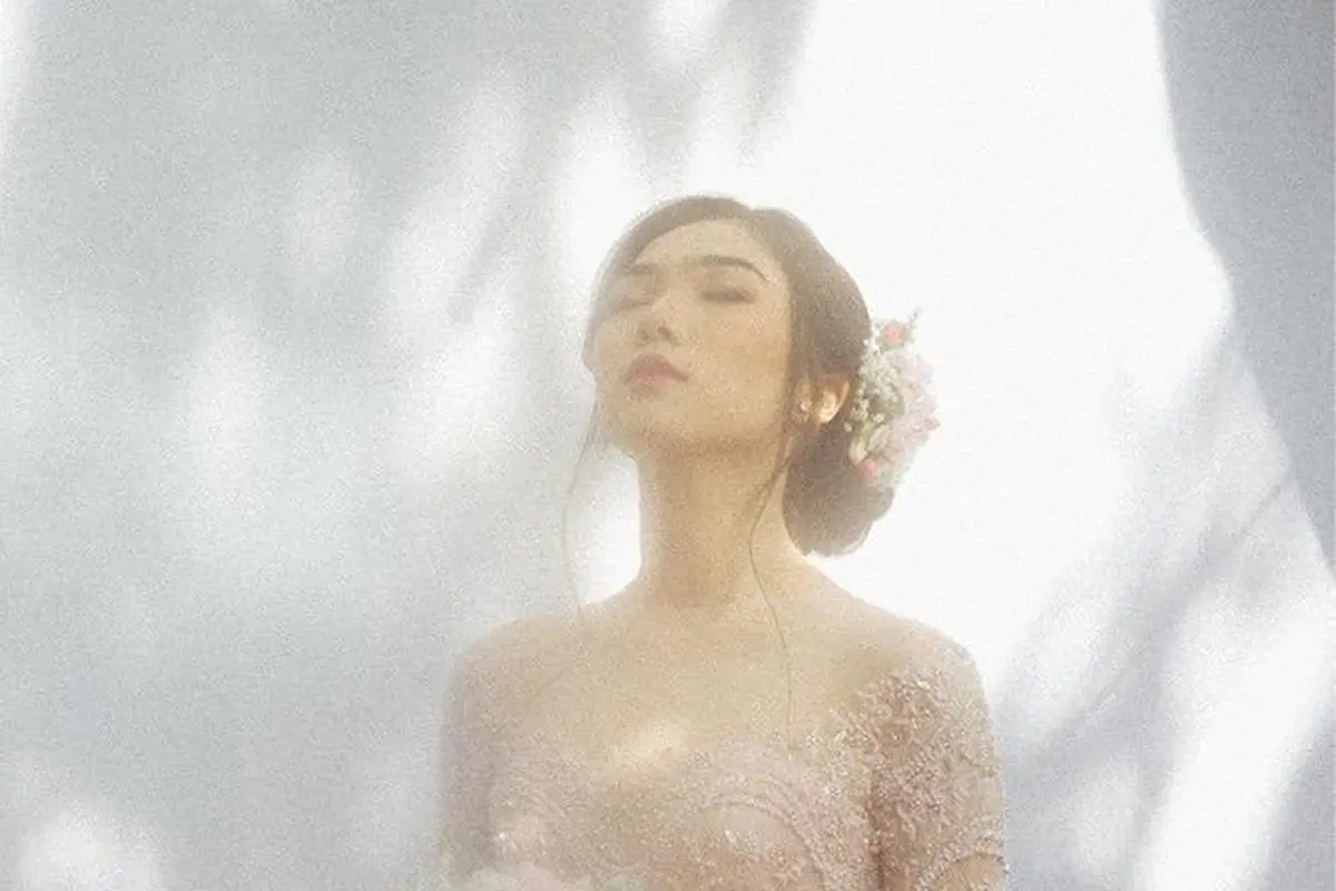 Inspirasi Kebaya Modern untuk Pertunangan