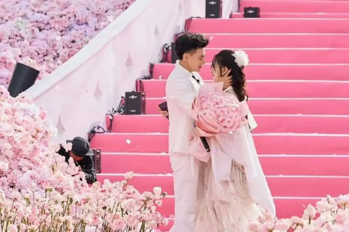 Lamaran Romantis Tao Eks Exo dan Xu Yiyang