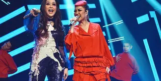 Maia Estianty dan Bunga Citra Lestari setiap harinya makin terlihat dekat dan akrab. Terlebih saat keduanya sama-sama berperan menjadi juri ajang pencarian bakat Indonesian Idol 2018. (Instagram/bumiauw)