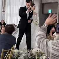 Potret Pernikahan Aktor Korea Lee Sang Yeob.