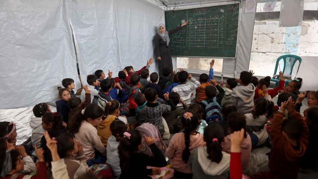 Sekolah Mada, Jaga Semangat Belajar Anak-anak Pengungsi Palestina Meski di Dalam Tenda Darurat