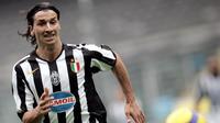 Fabio Capello mengatakan Zlatan Ibrahimovic harus menghabiskan banyak waktu untuk melatih tendangannya ketika awal tiba di Juventus. (AFP/Filippo Monteforte)