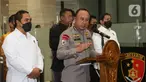 Irwasum Komjen Agung Budi Maryoto memberikan keterangan dalam jumpa pers di Gedung Bareskrim Mabes Polri, Jakarta, Jumat (19/8/2022).  Polri menetapkan istri mantan Kadiv Propam Polri Irjen Ferdy Sambo, Putri Candrawathi, sebagai tersangka terkait kasus kematian Brigadir J atau Brigadir Nofriansyah Yoshua Hutabarat. (Liputan6.com/Herman Zakharia)