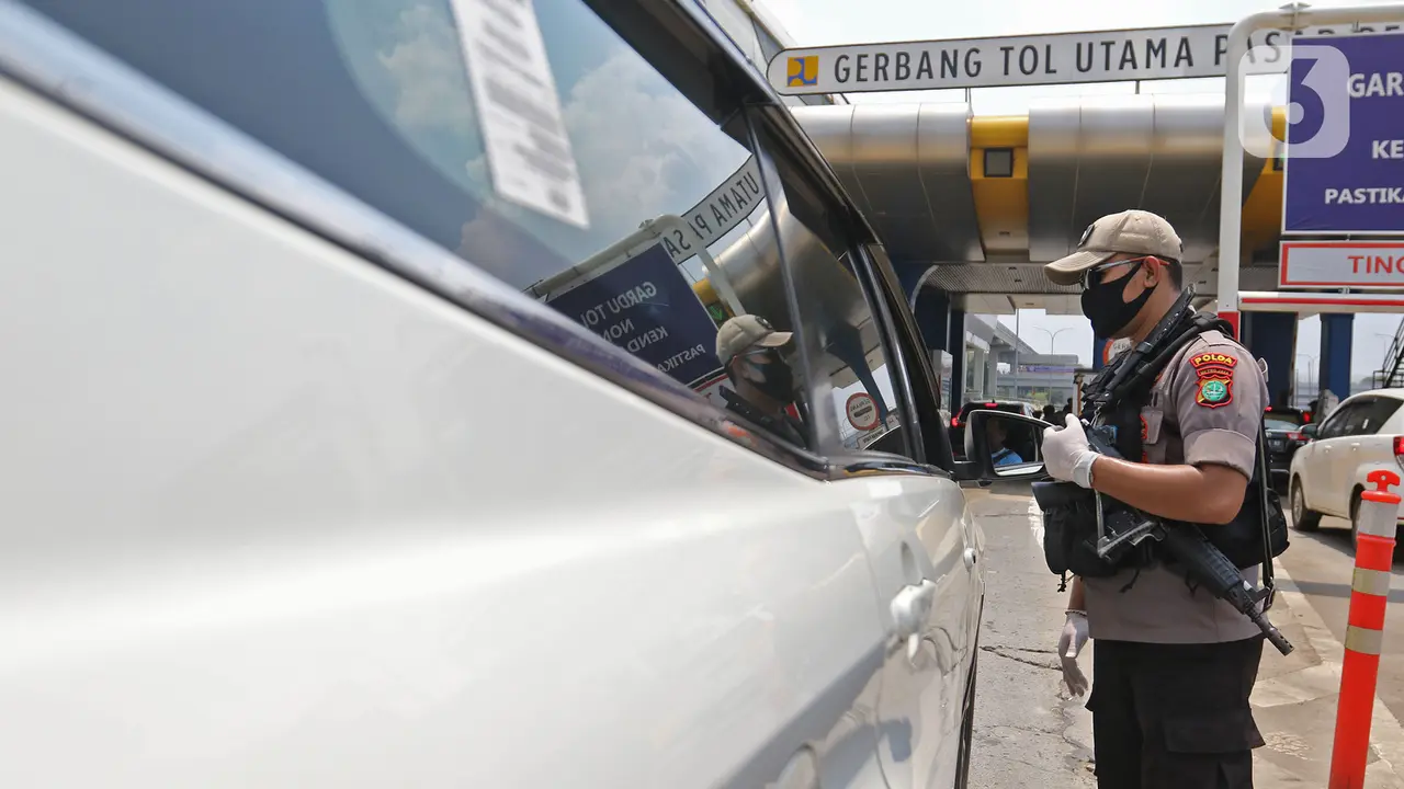 Pelaksanaan PSBB di Gerbang Tol Pasar Rebo 2