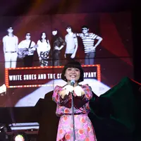 White Shoes & The Couples Company menjadi salah satu penampil di Konser dengan tema RedFest 'Stars History' yang digelar di The Foundry 8, SCBD, Jakarta pada Minggu malam (31/1/2016). (Nurwahyunan/Bintang.com)