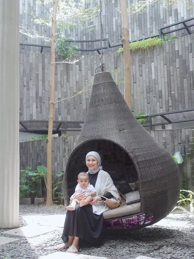 Hamil Anak Kedua, Ini Potret Seru Kesha Ratuliu Saat Asuh Buah Hati