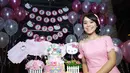 Bertempat didaerah di Cafe Blue Fox, kawasan Senopati, Jakarta Selatan, Jumat (5/8/2016) malam. Nuansa pink  dan putih mendominasi perayaan sweet seventen-nya. (Galih W. Satria/Bintang.com)