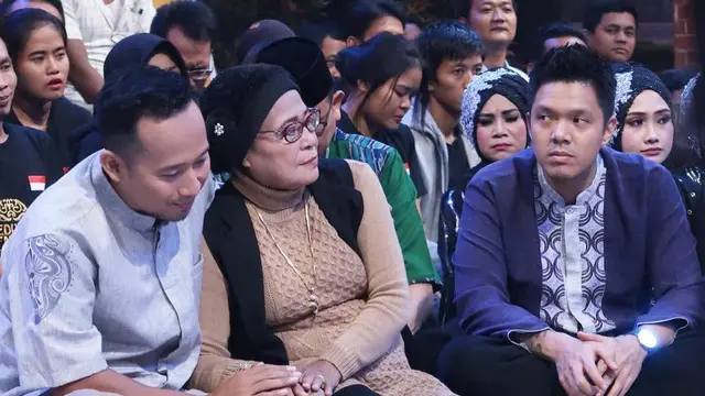 Ibunda Meninggal Dunia, Ini 6 Momen Kenangan Denny Cagur dan Sang Mama
