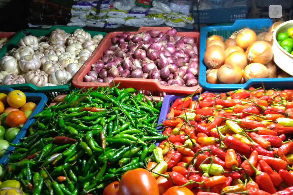 Cabai dan bawang di Pasar Slipi