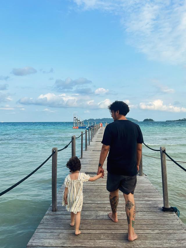 7 Potret Nadine Chandrawinata Liburan ke Lampung, Ramai Bareng Rombongan Keluarga