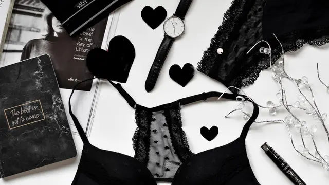 Ilustrasi pakaian dalam