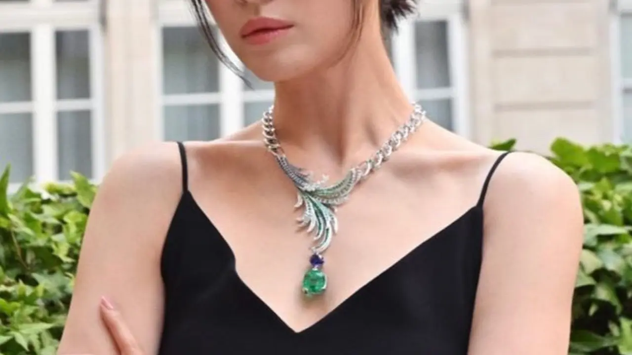 Detail Kalung dan Anting Mahal Song Hye Kyo yang Pancarkan Pesona Princess di Paris