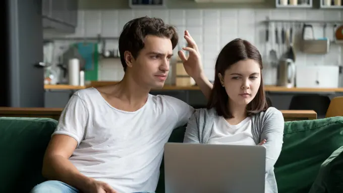 Melacak Semua Media Sosial dan Aktivitas di Ponselmu