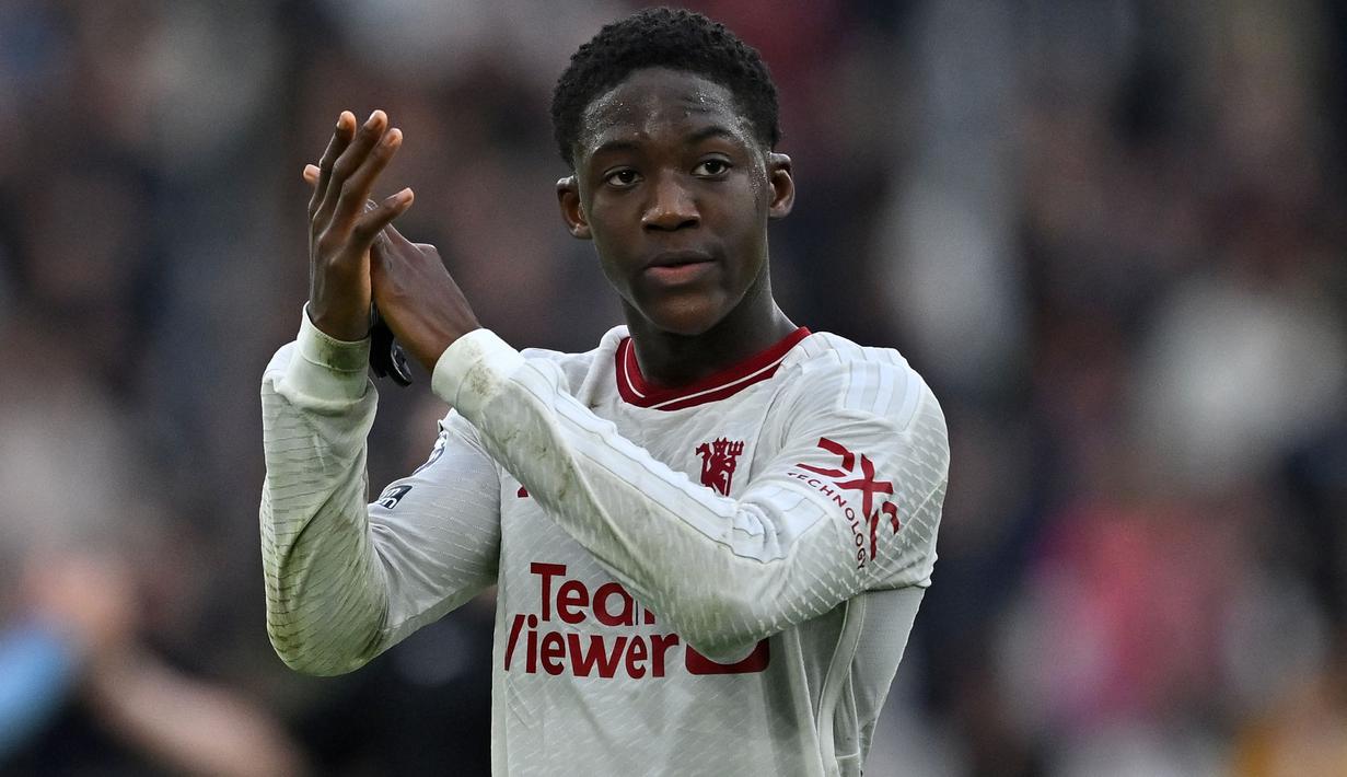 Sebagai salah satu klub yang memiliki akademi pemain muda terbaik di Eropa, Manchester United telah banyak mengorbitkan para alumnus akademinya untuk bermain di tim senior. Seperti pada musim 2023/2024, tercatat ada beberapa pemain hasil didikan akademi Setan Merah yang menghuni skuad MU musim ini untuk bermain di Premier League. Lima di antaranya telah mencetak gol di Premier League musim ini. Siapa saja? Ini dia daftar kelimanya. (AFP/Ben Stansall)