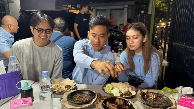 Penampilan Gibran Rakabuming dan Selvi Ananda Makan Malam di Kaki Lima