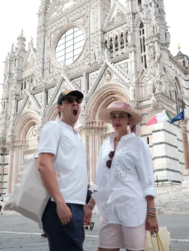 7 Gaya Couple Luna Maya dan Maxime saat Honeymoon di Italia/  Instagram @lunamaya dan @bouttier_maxime