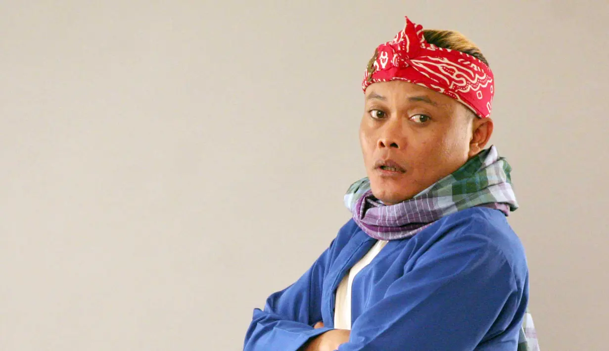 Film yang mulai proses syuting sejak tahun 2016 ini, tidak lama lagi akan tayang. Namun, hal itu malah membuat Sule bersedih. Kesedihan Sule lantaran film yang dibintangi itu mengingatkan pada mendiang ayahnya. (Nurwahyunan/Bintang.com)