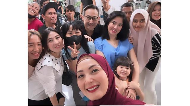 6 Potret Della Puspita Mantap Kenakan Hijab, Berawal dari Dorongan Suami