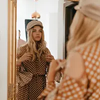 Sedih./Copyright&nbsp;freepik.com/author/lookstudio