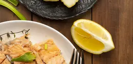 Salmon kukus dengan saus dill lemon ini juga memiliki kandungan yang baik bagi tubuh seperti asam lemak omega-3. (Foto/dok: Freepik)