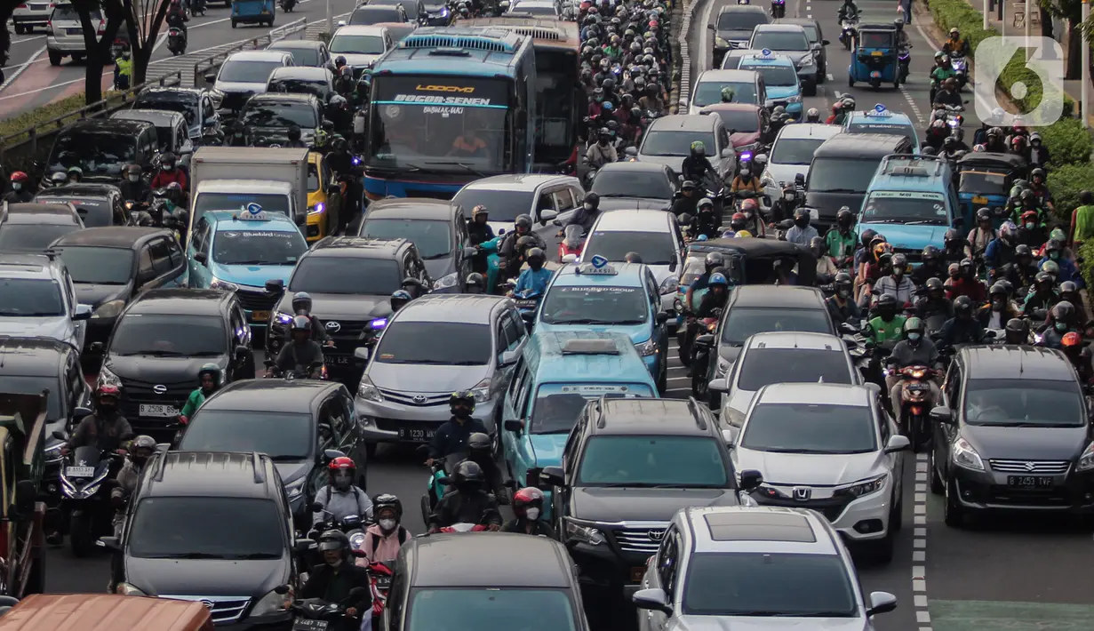 Latif mengatakan pihak kepolisian sudah mengantisipasi kemajuan jam macet tersebut. (Liputan6.com/Johan Tallo)