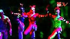 Penyanyi pop era 1980an Debbie Gibson terlibat dalam sebuah pertunjukan teater dengan memerankan salah satu tokohnya. Ia berperan sebagai ibu sekaligus sebagai penyanyi pendukung pertunjukan theater ini. 