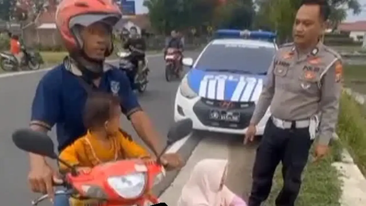 Polisi Sampai Turun Tangan Akibat Ibu-Ibu Kesal Punya Motor Tak Sesuai Keinginan