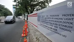 Poster pengumuman penutupan Jalan Setiabudi Tengah terlihat, Jakarta, Minggu (16/6/2019). Akibat penutupan jalan ini Dishub melakukan rekayasa lalu lintas, yakni dari arah Tanah Abang menuju Rasuna Said diahlikan melewati Jalan Margono Djoyokusumo. (merdeka.com/Iqbal S. Nugroho)