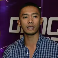 Berawal dari sebuah postingan Uus di akun Twitter-nya yang beropini soal K-Pop Hijaber, kini Uus diserbu para K-Popers yang tidak terima dengan opini itu. Uus pun menjelaskan opini yang ia maksudkan.