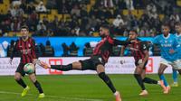 Aksi Ruben Loftus-Cheek di laga Napoli vs AC Milan di semifinal Supercoppa Italiana di Al-Awwal Park, Riyadh, Arab Saudi, Jumat (19/12/2025). (AP Photo/Altaf Qadri)