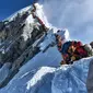 Puncak Everest dipenuhi pendaki, diambil pada 22 Mei 2019 dan dirilis oleh ekspedisi Project Possible Purja. (AFP)