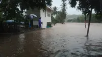 Dampak sapuan banjir bandang di pesisi selatan Garut, Jawa Barat, cukup meluas hingga enam kecamatan. (Liputan6.com/Jayadi Supriadin)