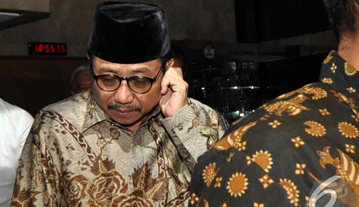  Waryono Karyo diperiksa sebagai saksi dalam kasus dugaan penerimaan hadiah dalam penetapan Anggaran Kementerian Energi dan Sumber Daya Mineral tahun 2013 dengan tersangka Sutan Bhatoegana, Jakarta, Senin (17/11/2014)(Liputan6.com/Miftahul Hayat)