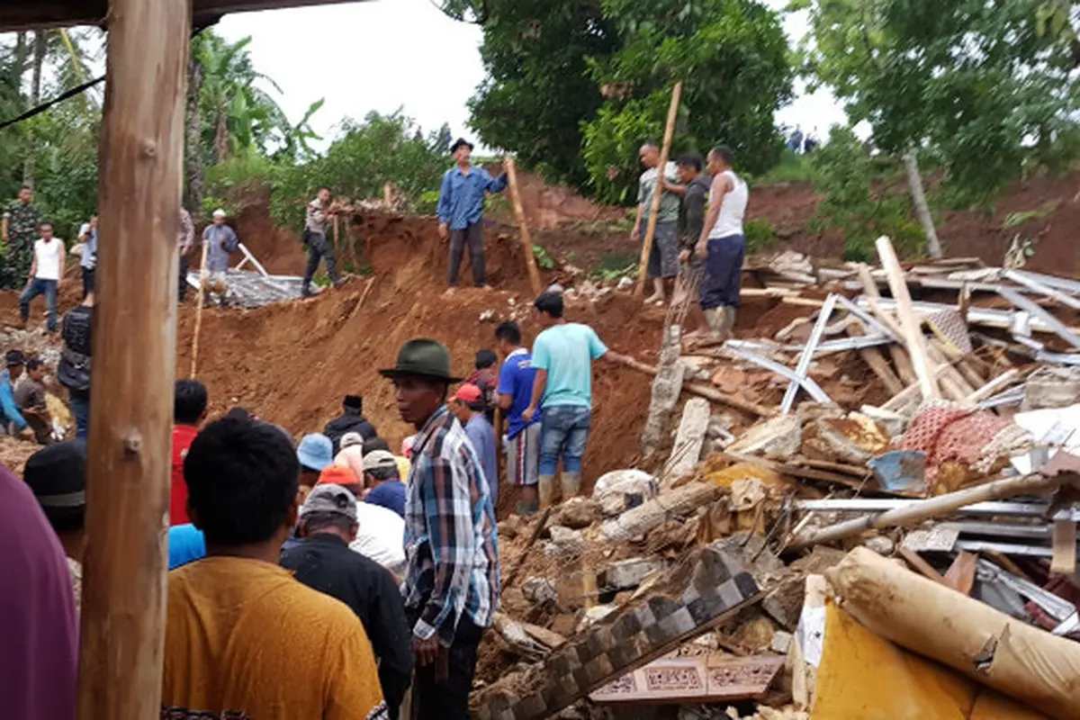 Tiga Rumah di Purwakarta Tertimbun Longsor
