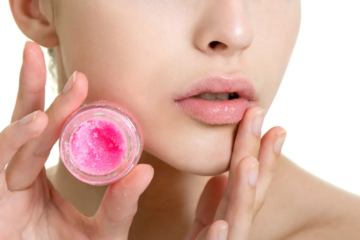 scrub bibir