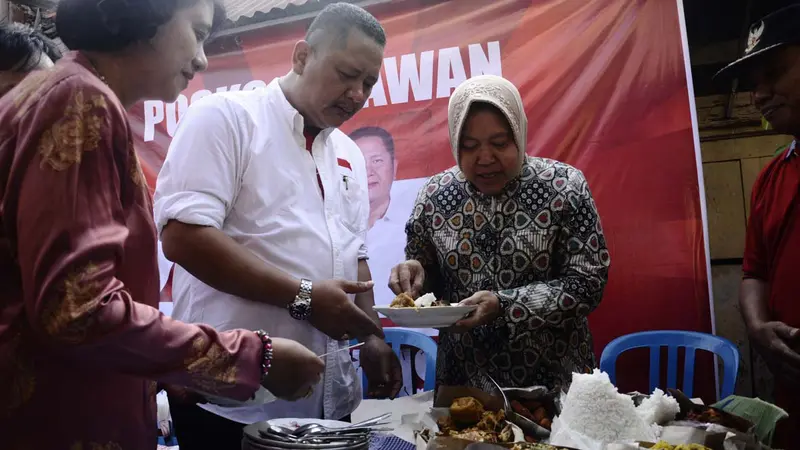 Tri Rismaharini-Whisnu Sakti Buana membuka Posko Relawan